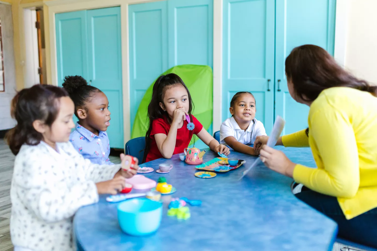 https://www.pexels.com/photo/preschoolers-inside-a-classroom-8363040/ 